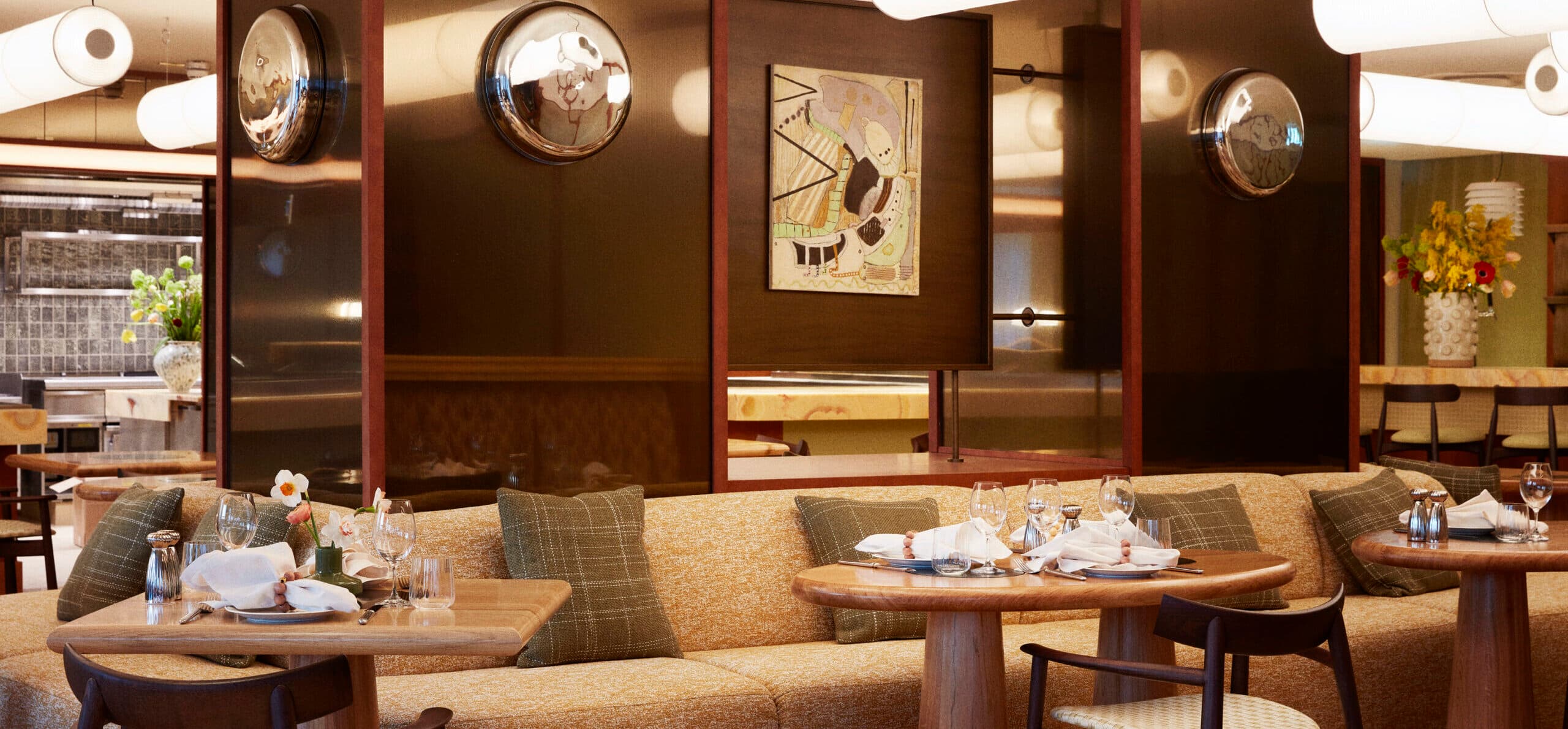 Mr. Bronck öppnar i Stockholm