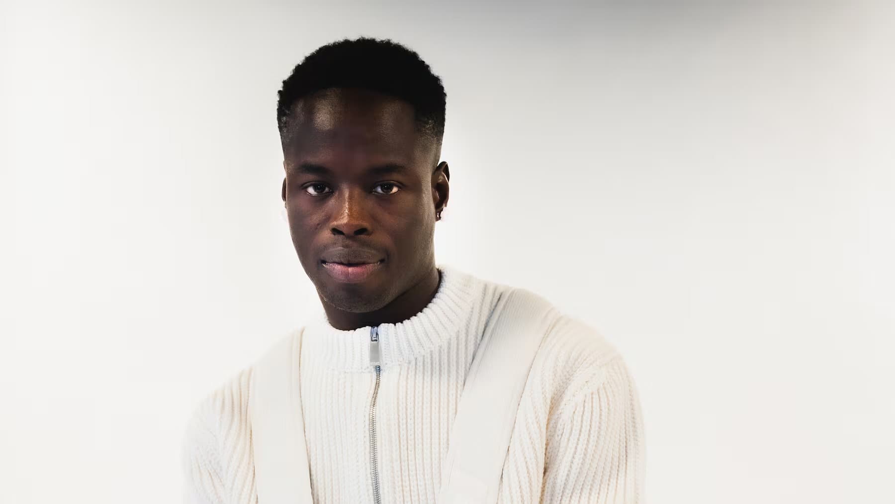Ib Kamara lämnar Off-White.