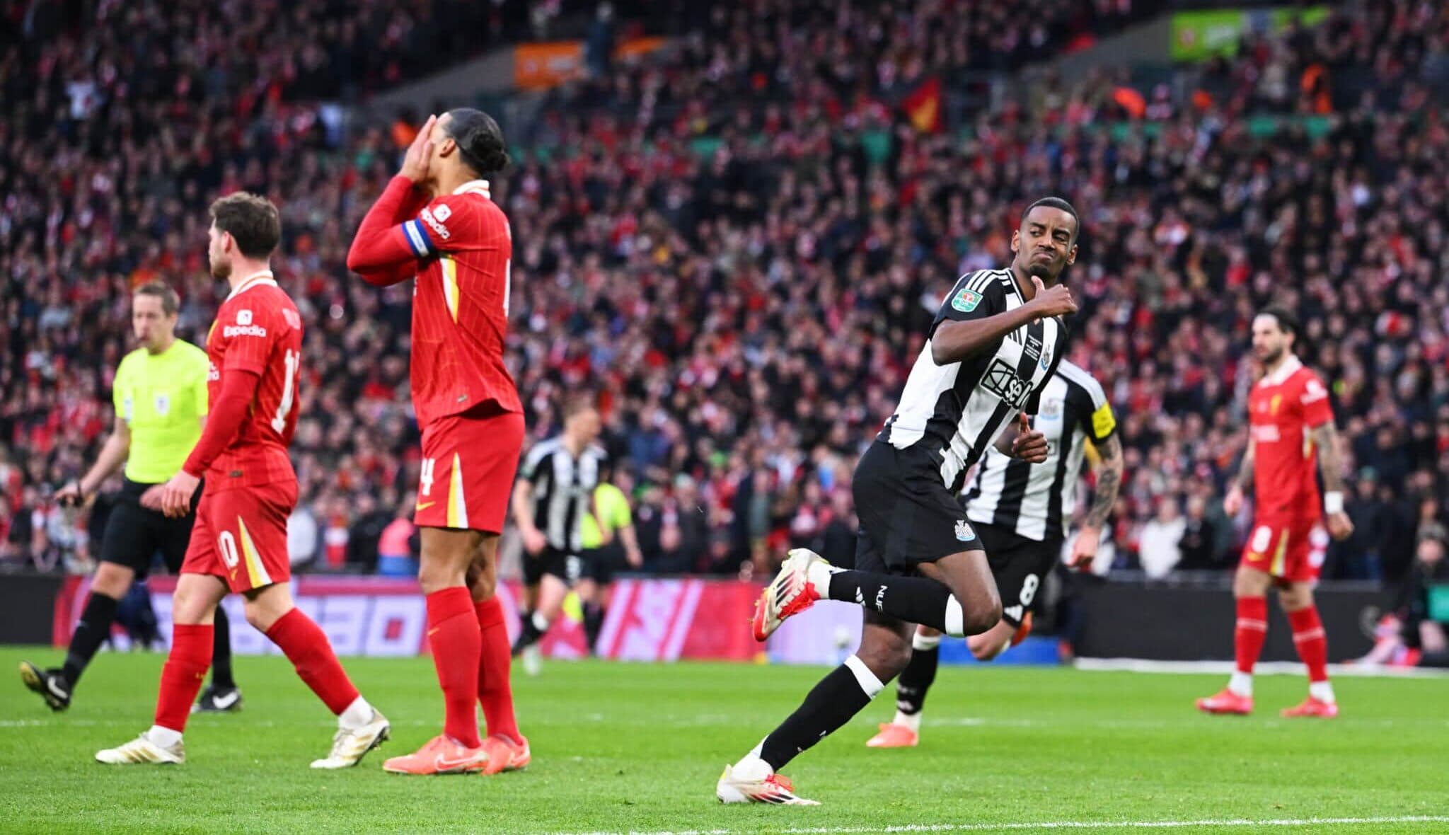 Alexander Isak firar mot liverpool under Carabao Cup-finalen 2025