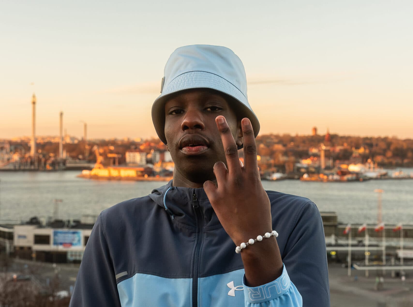 Pressbild på 25 inför hans nya singel "Span"