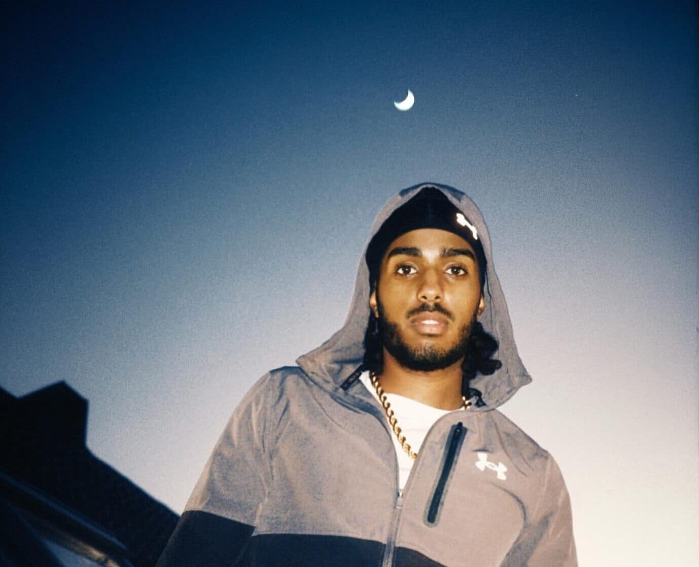 Pressbild på Naod för hans nya singel "Tillbaka"