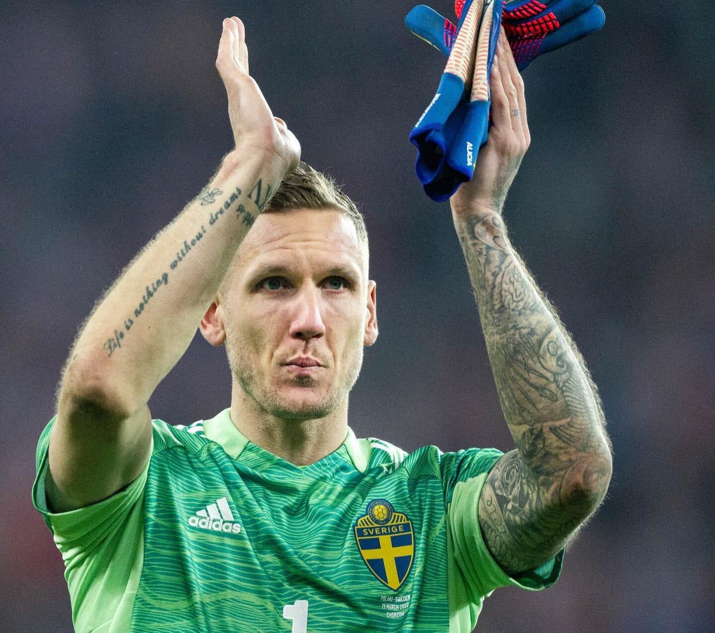 bild på robin olsen för landslaget