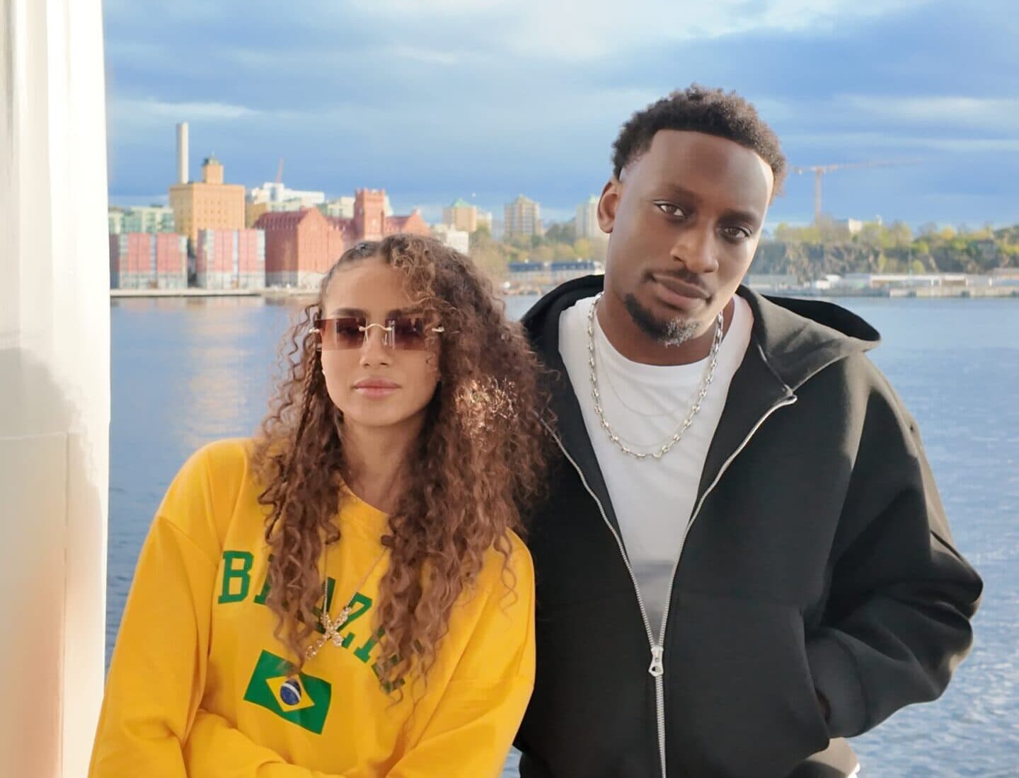 Pressbild på Michelle Eysm och MIGI för "Mon Chéri"