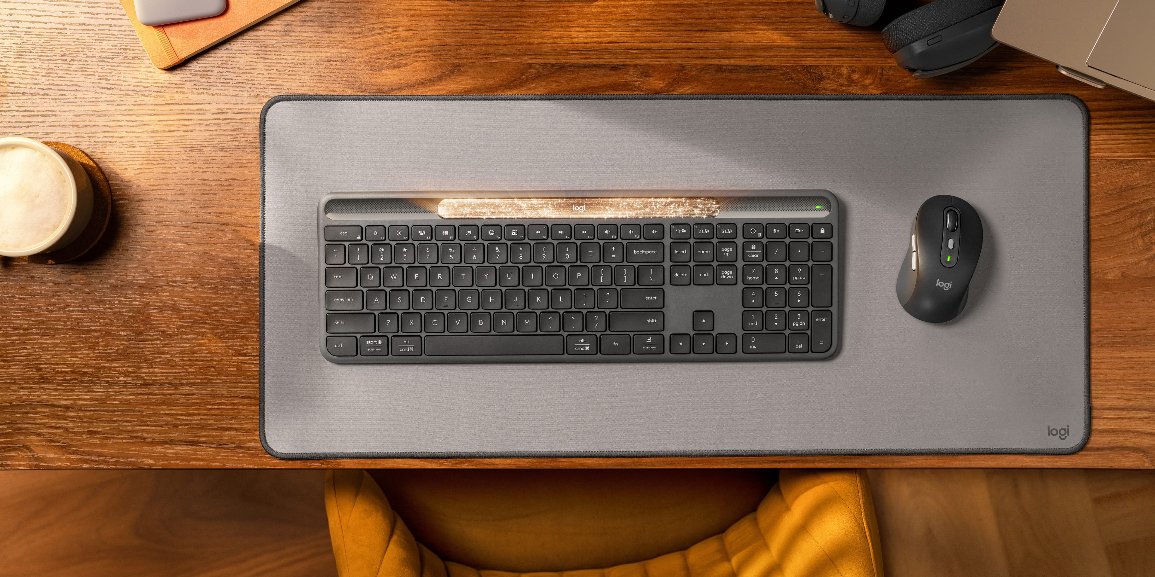 Logitech Signature Slim Solar+
