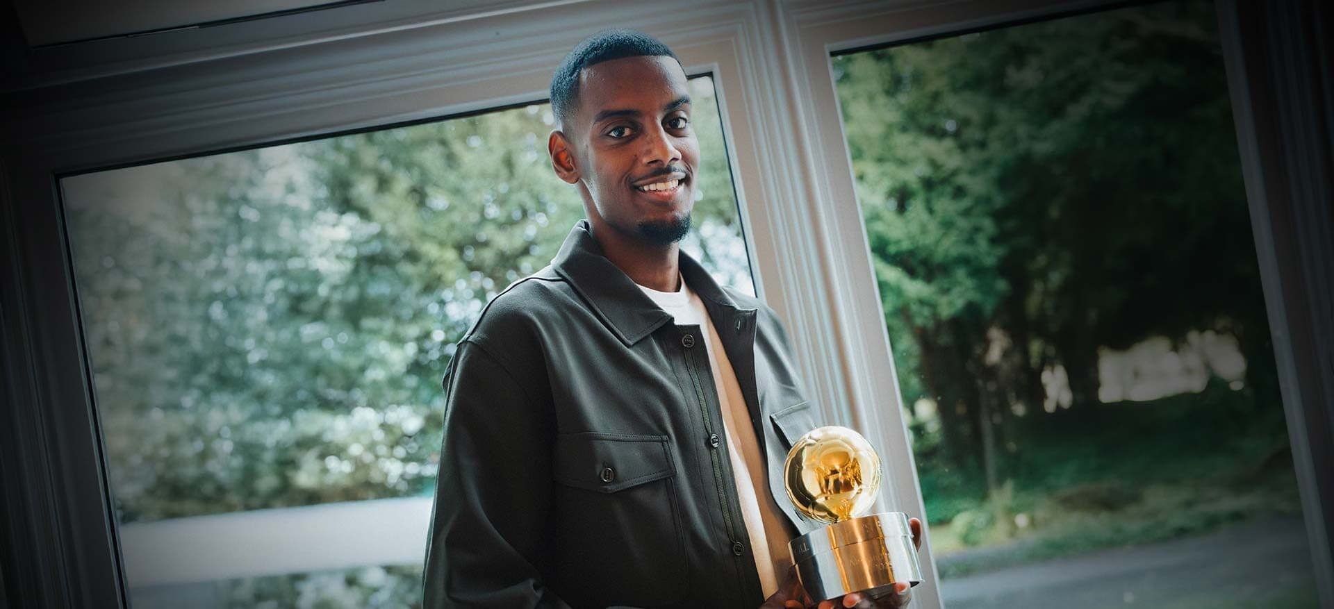 Alexander Isak tar hem Guldbollen 2025