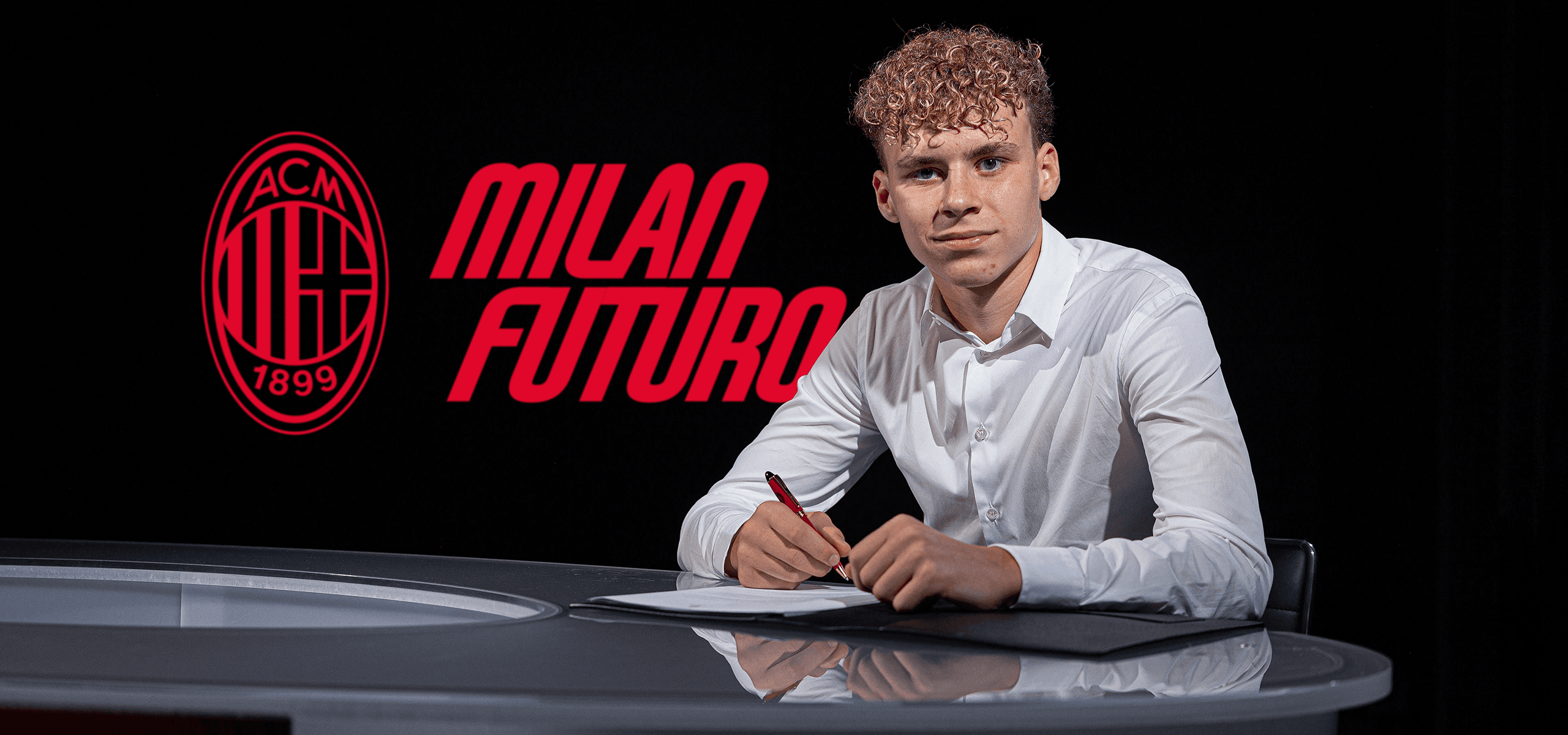 Vincent Ibrahimovic skriver på sitt första proffskontrakt med AC Milan