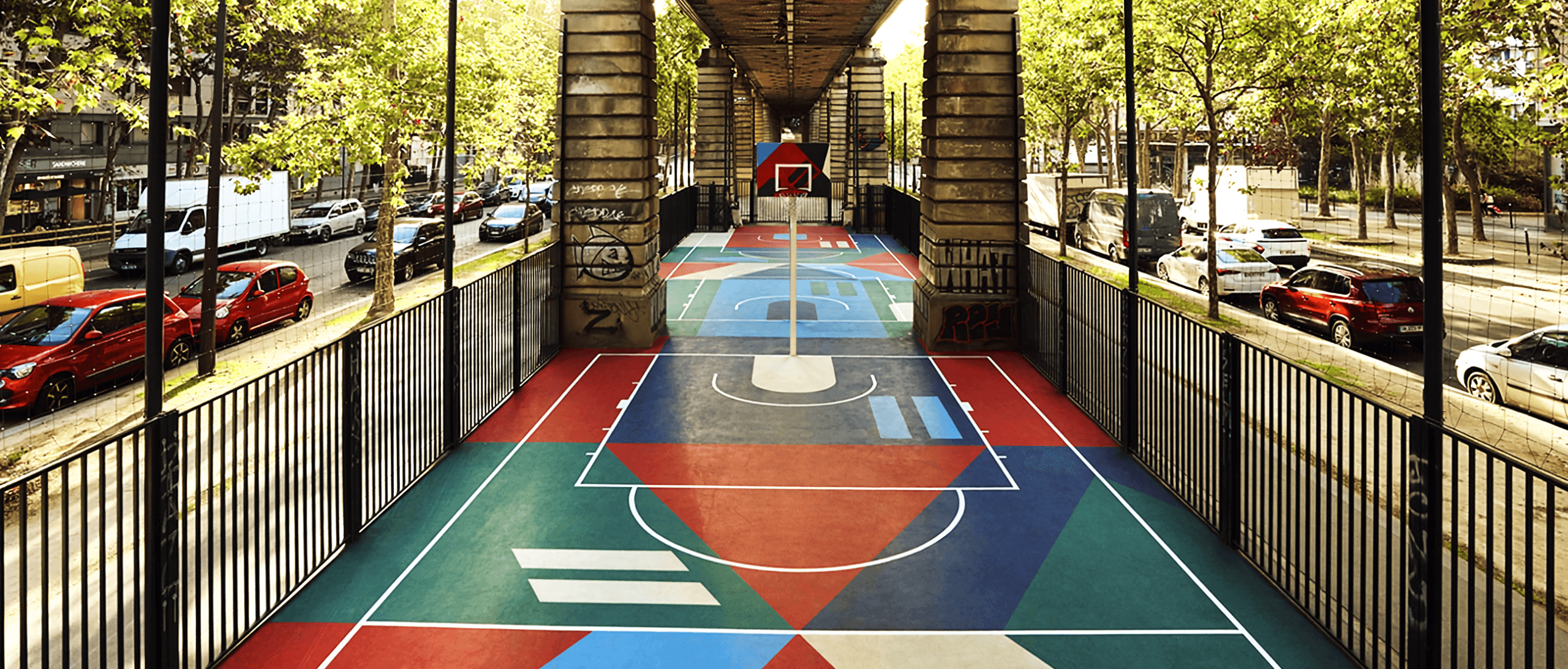 Les Deux rustar upp två nya basketplaner i Paris.