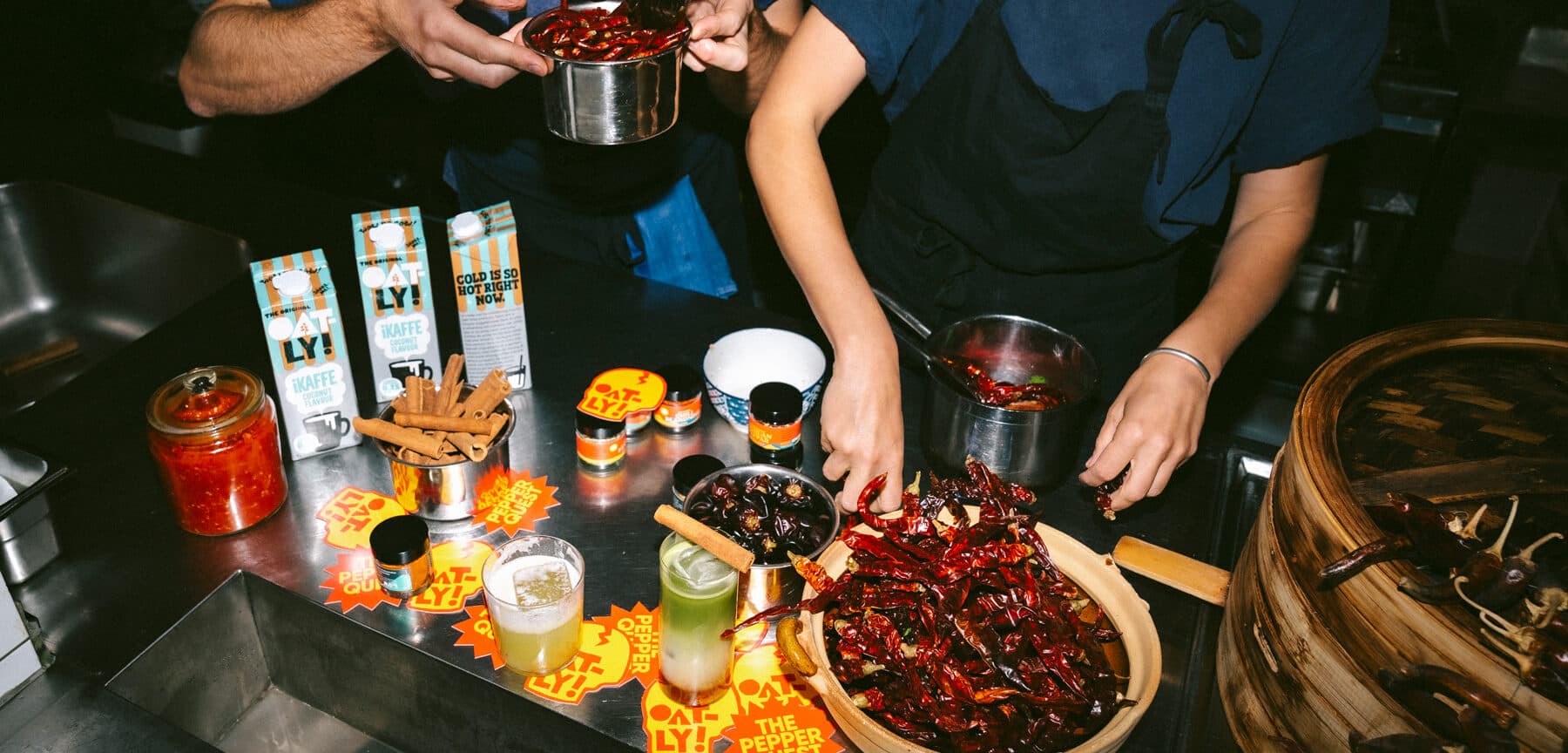 Oatly lanserar Chili Challenge i Stockholm – testar nya iKaffe Coconut Flavour.
