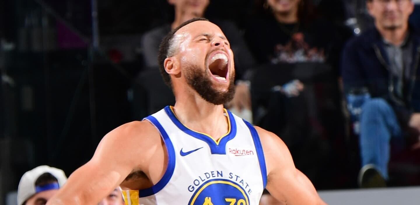 Stephen Curry förlänger med Golden State Warriors för 116 miljoner dollar.