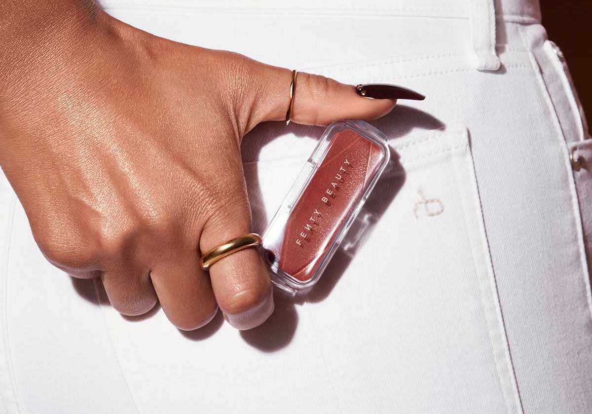 Fenty Beauty lanserar Gloss Bomb Dip ClipOn Lip Luminizer Dopest